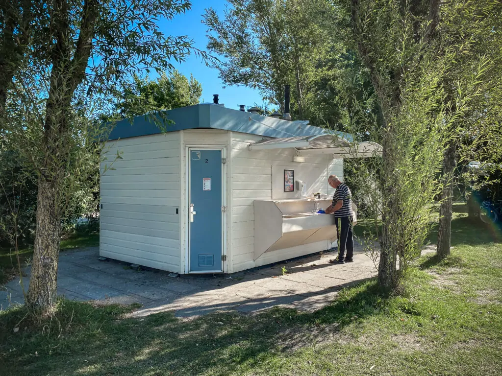 camping met sanitair